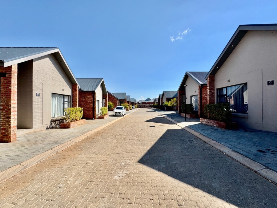 2 Bedroom Property for Sale in Van Der Hoff Park North West